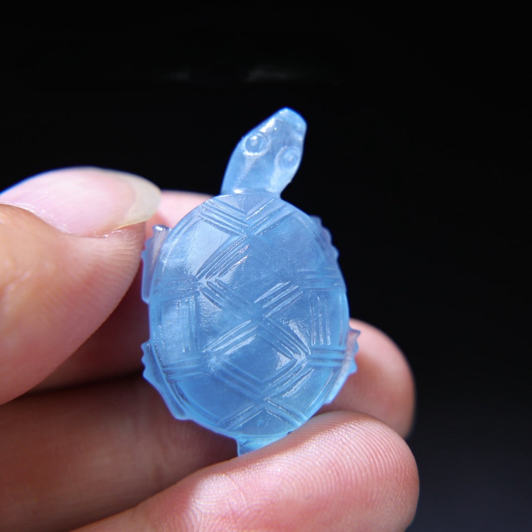 An Exquisite Aquamarine Turtle Pendant: An Exquisite Aquamarine Turtle Pendant Han Dynasty, China Size:0.7inx1.3inx0.4in Weight:8g海蓝宝龟挂件 中国汉代 Size:1.9cmx3.2cmx1cm