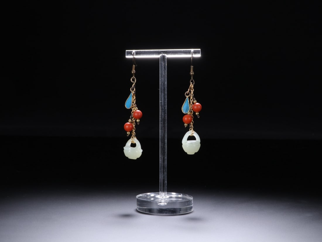 An Exquisite Gilt Bronze Inlaid Gems Earrings: An Exquisite Gilt Bronze Inlaid Gems Earrings Qing Dynasty, China Size:2.8in铜鎏金嵌百宝白玉耳环 中国清代 Size:7cm