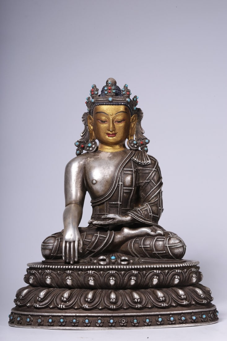 An Exquisite Bronze silver-gilt Statue of Sakyamuni: An Exquisite Bronze silver-gilt Statue of Sakyamuni Qing Dynasty, China Size:7.9inx6.7inx4.3in