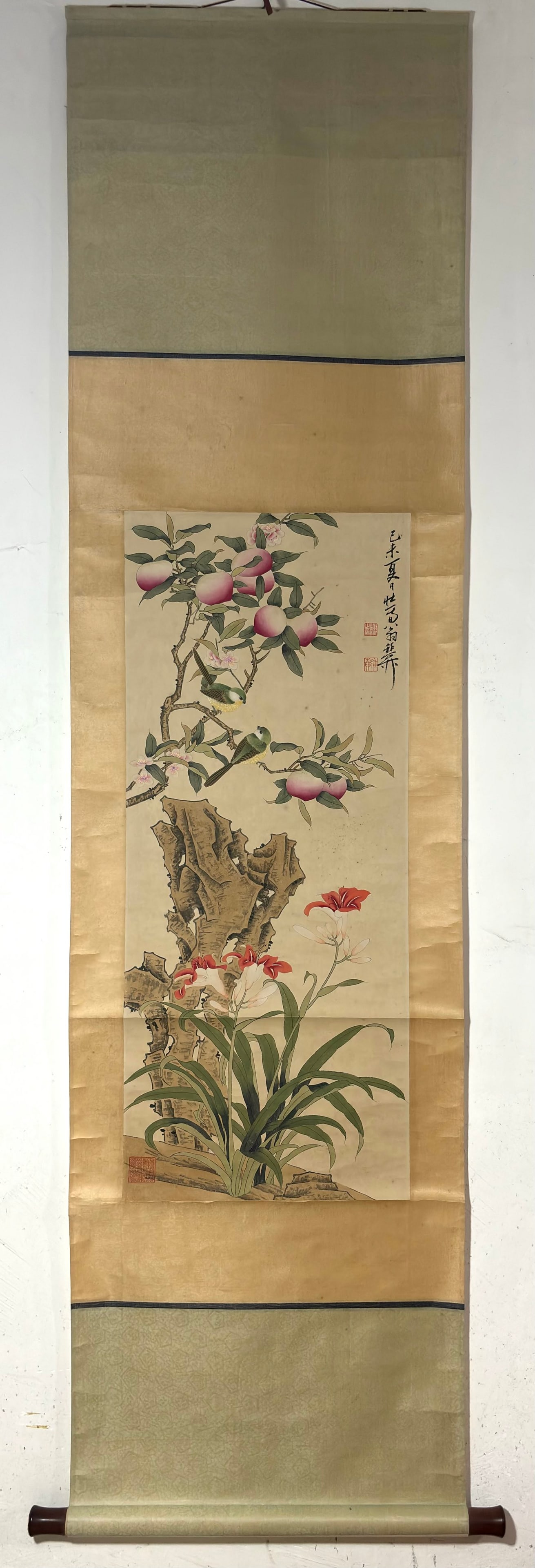A Chinese Vertical Scroll Ink Painting of Painting of Flower and Fruit on Paper: A Chinese Vertical Scroll Ink Painting of Painting of Flower and Fruit on Paper Xie zhiliu Without frame Size:35.4inx14.8in谢稚柳花鸟图