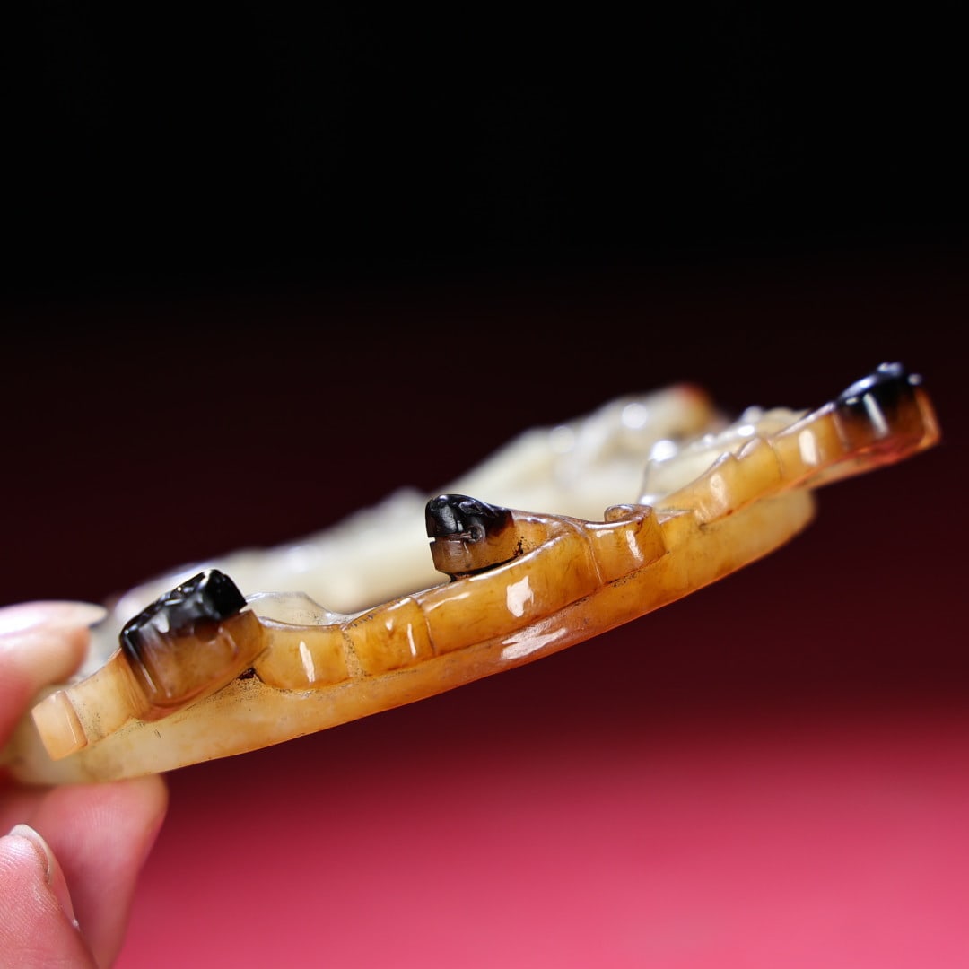 An Exquisite White Jade Dragon Pattern Pendant - 9