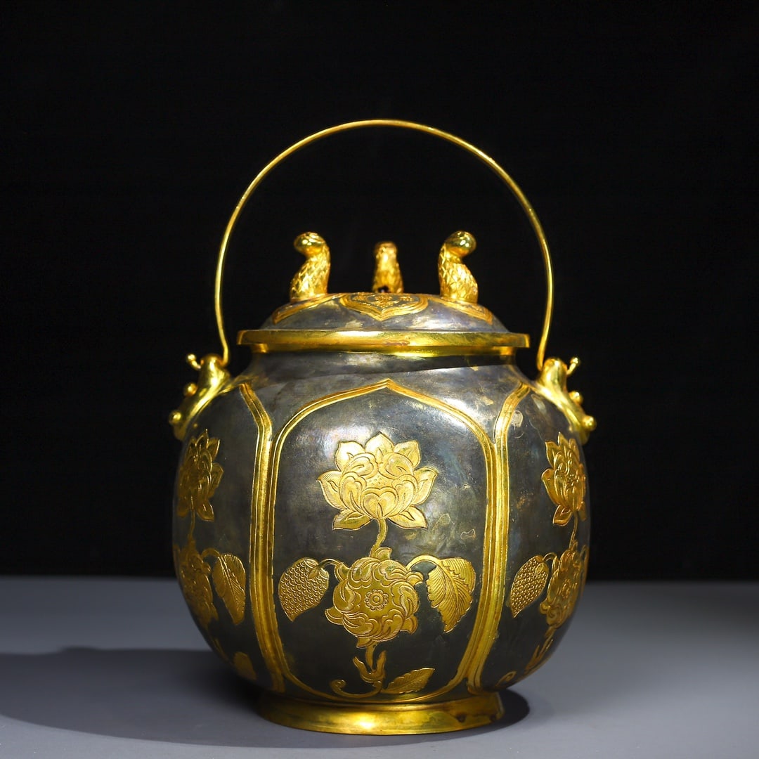 An Exquisite Gilt Bronze Flower Pattern Jar: An Exquisite Gilt Bronze Flower Pattern Jar Tang Dynasty, China Zhenguan Four-character Mark Size:8.3inx7.1in Weight:1332g铜鎏金花卉纹罐
