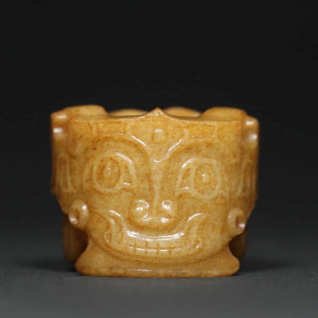 An Exquisite White Jade Beast-Face Pattern Ring: An Exquisite White Jade Beast-Face Pattern Ring Shi jia he Culture Size:0.9in Weight:47.5g白玉兽面纹扳指 石家河文化 Size:2.2cm