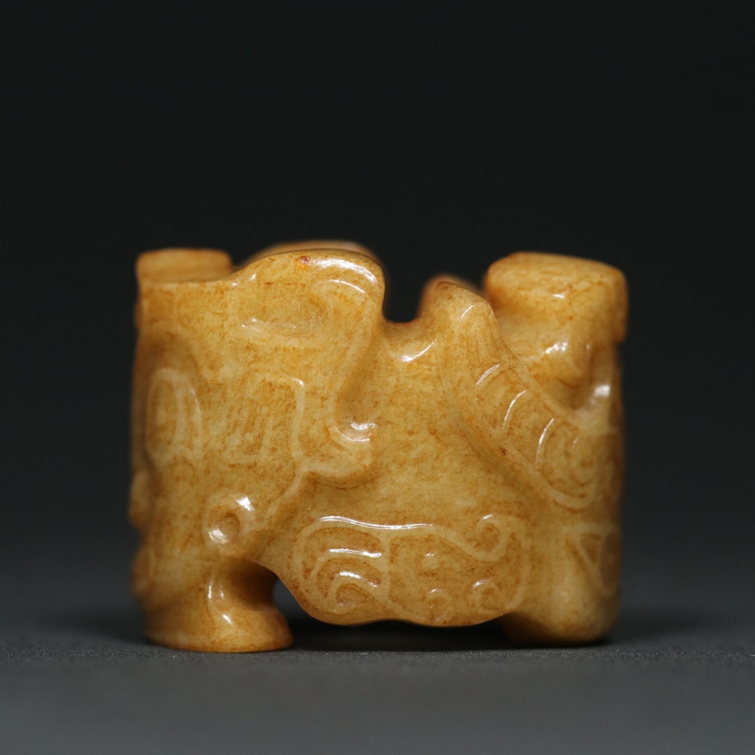 An Exquisite White Jade Beast-Face Pattern Ring - 2
