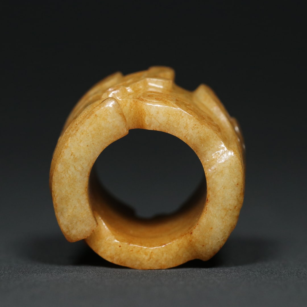 An Exquisite White Jade Beast-Face Pattern Ring - 6
