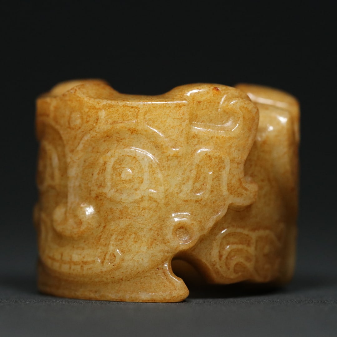 An Exquisite White Jade Beast-Face Pattern Ring - 7