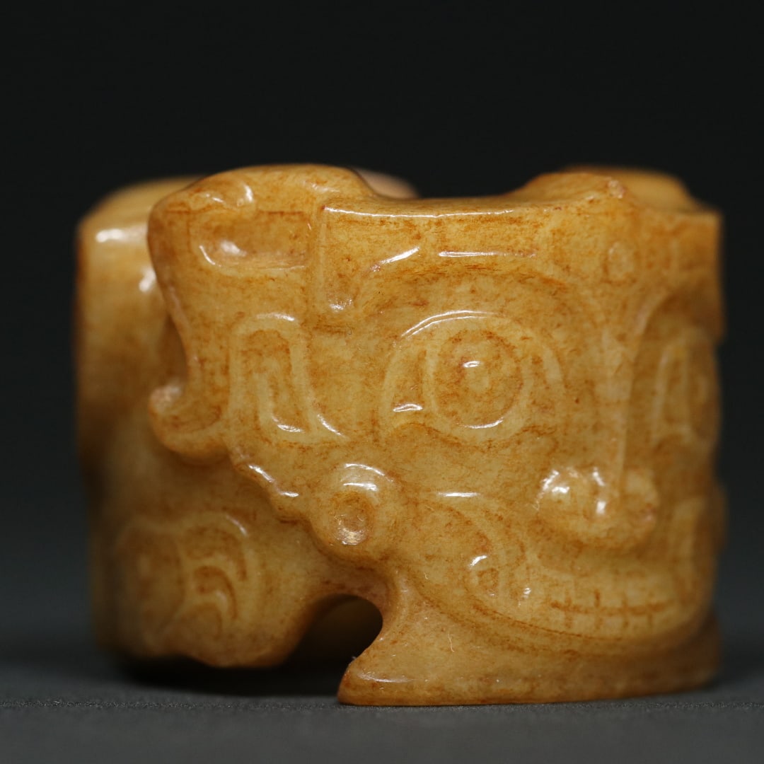 An Exquisite White Jade Beast-Face Pattern Ring - 8