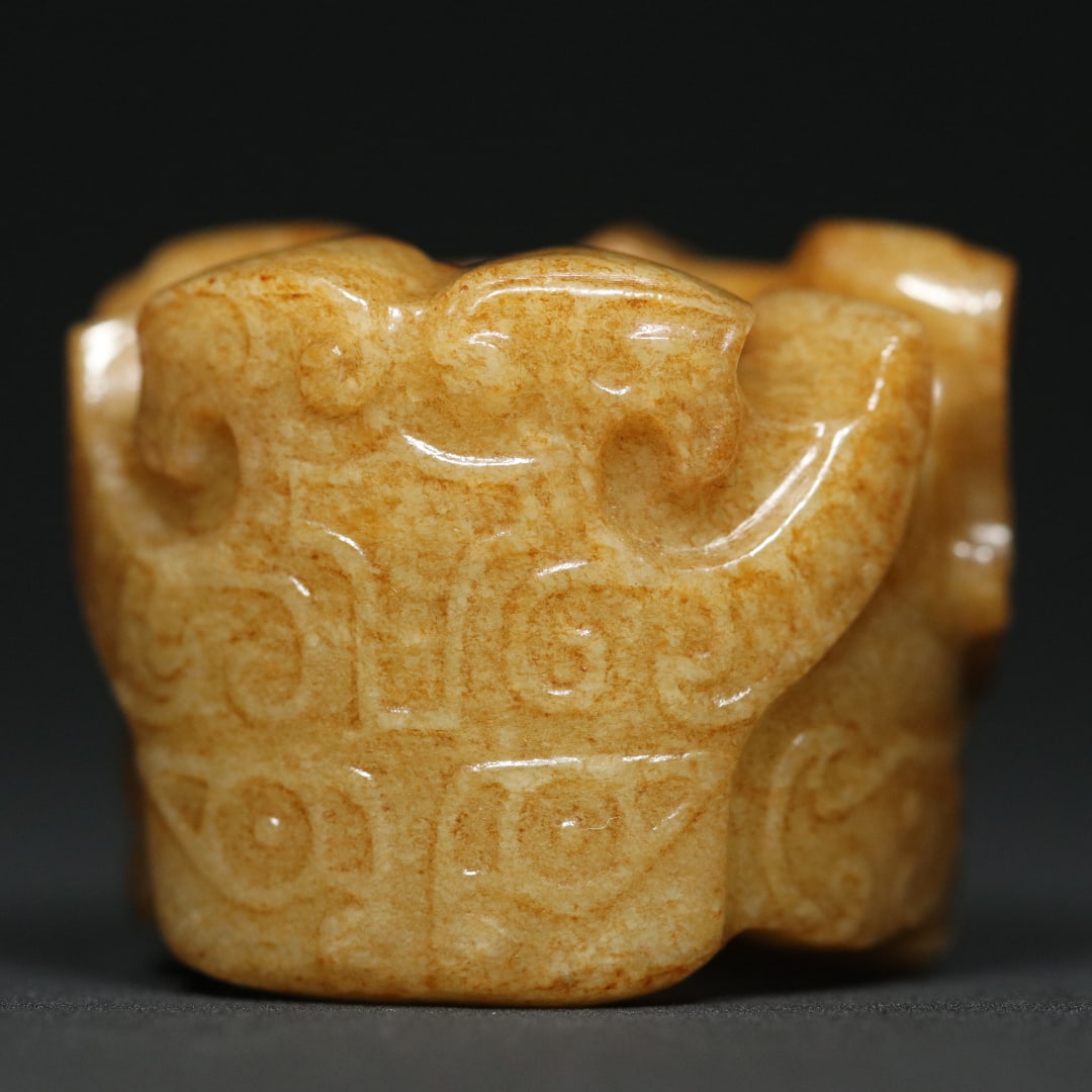 An Exquisite White Jade Beast-Face Pattern Ring - 9