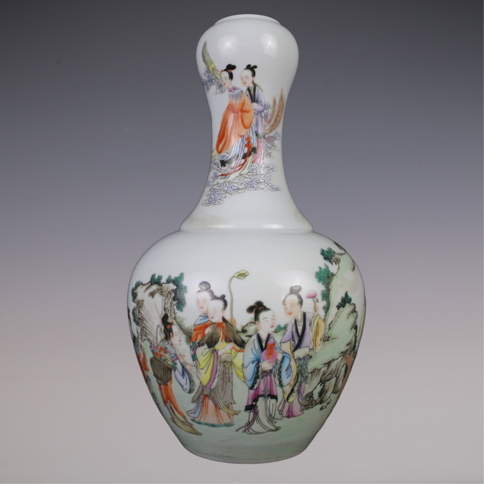 An Exquisite Famille-Rose Character and Story Pattern Vase: An Exquisite Famille-Rose Character and Story Pattern Vase Qing Dynasty, China Qianlong Six-character Mark Size:12.8inx3.7in粉彩蟠桃会蒜头瓶 中