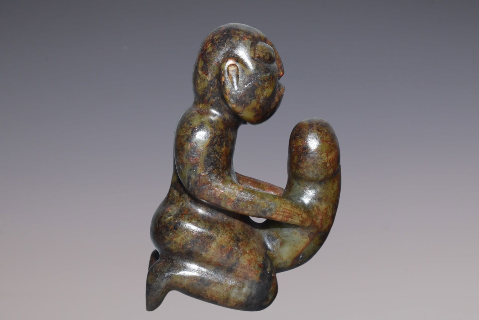 An Exquisite Hemo Jade Figure: An Exquisite Hemo Jade Figure Hong Shan Culture Size:6.7inx4.3in Weight:910g河磨玉人 红山文化 Size:17cmx11cm Weight:910g
