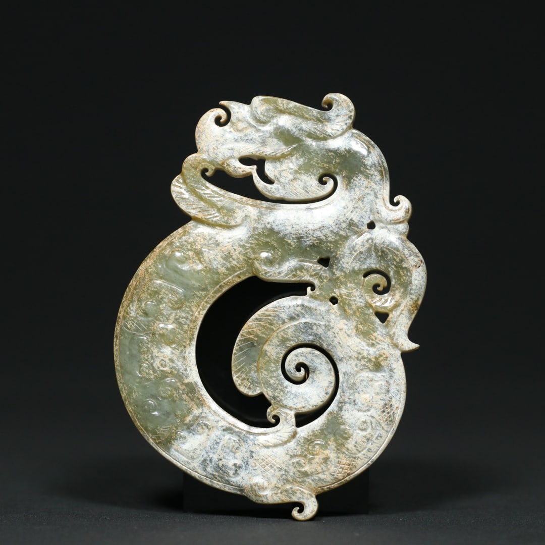 An Exquisite White Jade Dragon Pattern Pendant (1 of 9)