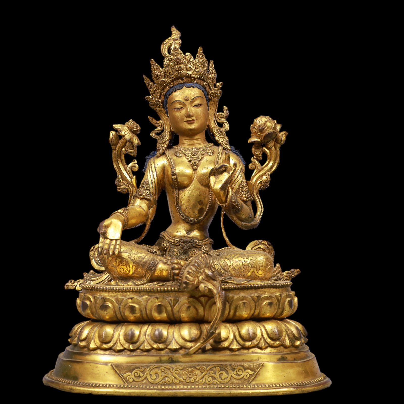 A Exquisite Gilt Bronze Statue of Tara: A Exquisite Gilt Bronze Statue of Tara Ming Dynasty, China Size:10.6inx7.5inx14.8in Weight:6550g铜鎏金度母佛像 中国明代 Size:27cmx19cm