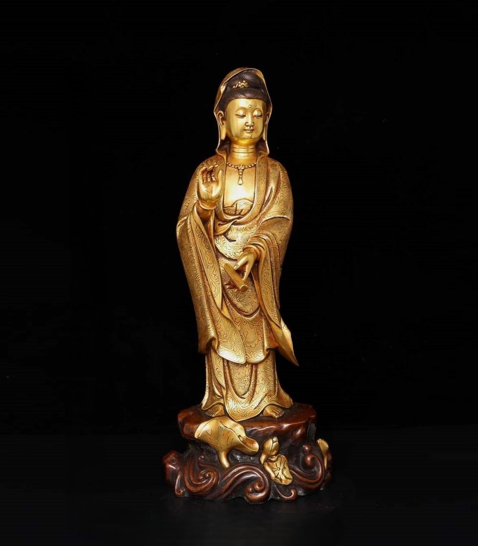 An Exquisite Gilt Bronze Statue of Avalokitesvara Ornament (1 of 9)