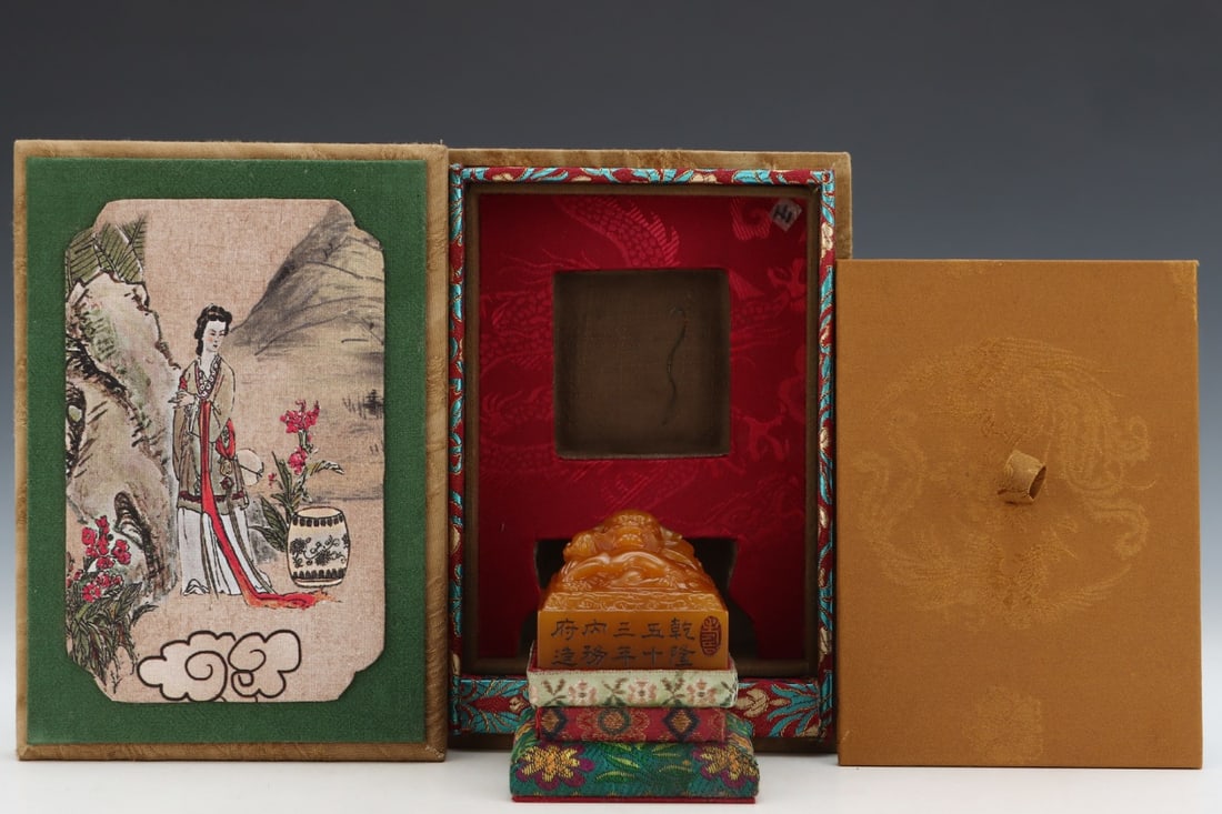 An Exquisite Tianhuang Stone Auspicious Beast Seal: An Exquisite Tianhuang Stone Auspicious Beast Seal Qing Dynasty, China Size:2.1inx2.1inx1.8in Weight:227.6g田黄石兽钮印章 中国清代 Siz