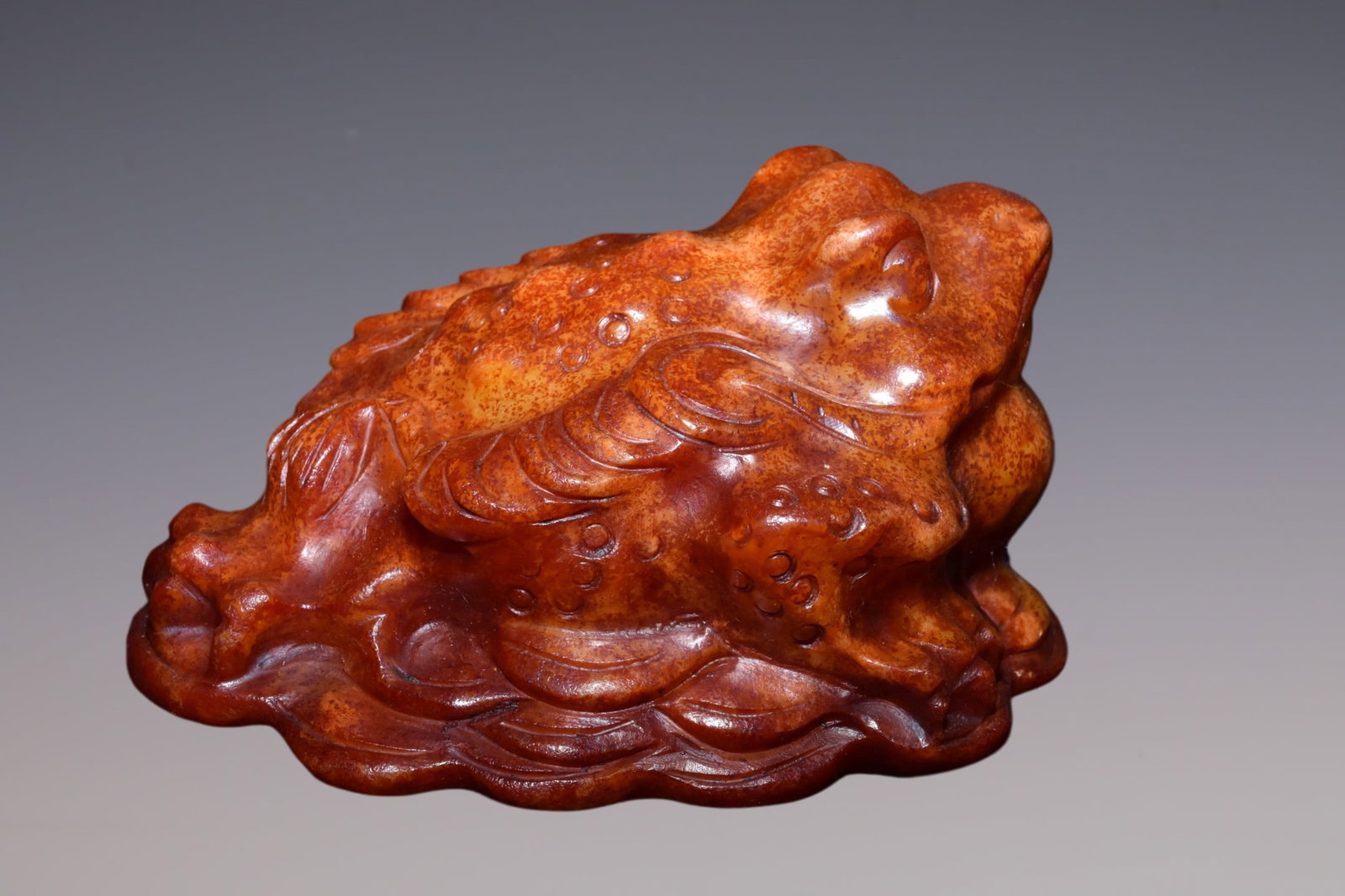 An Exquisite White Jade Golden Toad: An Exquisite White Jade Golden Toad Han Dynasty, China Size:2.8inx4.7in Weight:730g??白玉金蟾 中国汉代 Size:7cmx12cm Weight:730g，