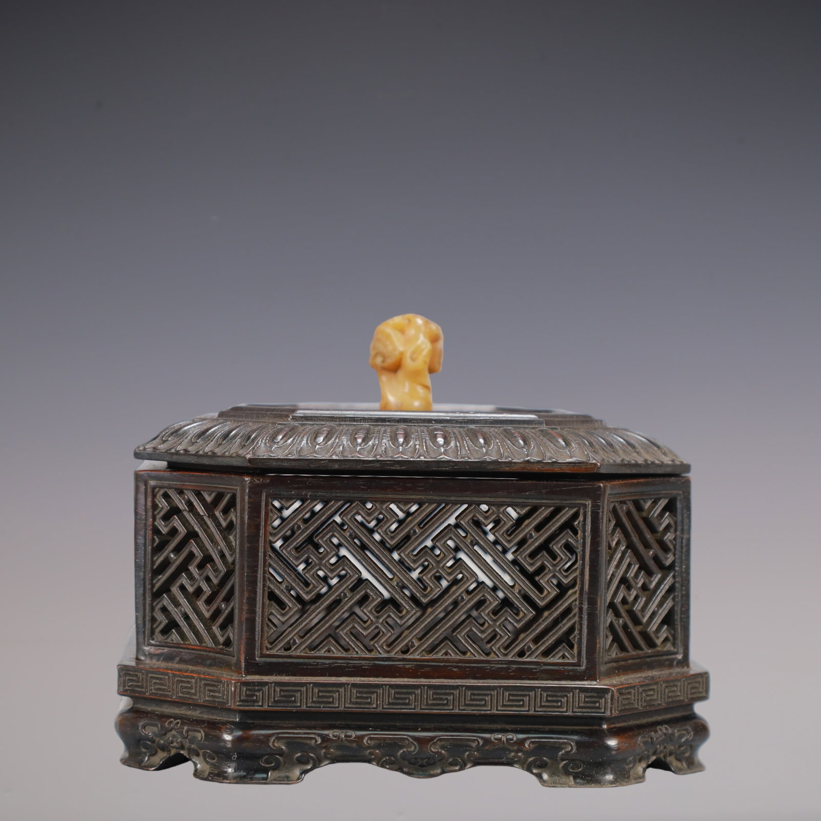 A Exquisite Zitanwood Bats Pattern with poem Box: A Exquisite Zitanwood Bats Pattern with poem Box Qing Dynasty, China Size:1.9inx1.9inx4.4in Weight:400g紫檀木蝙蝠纹诗文盒 中国清