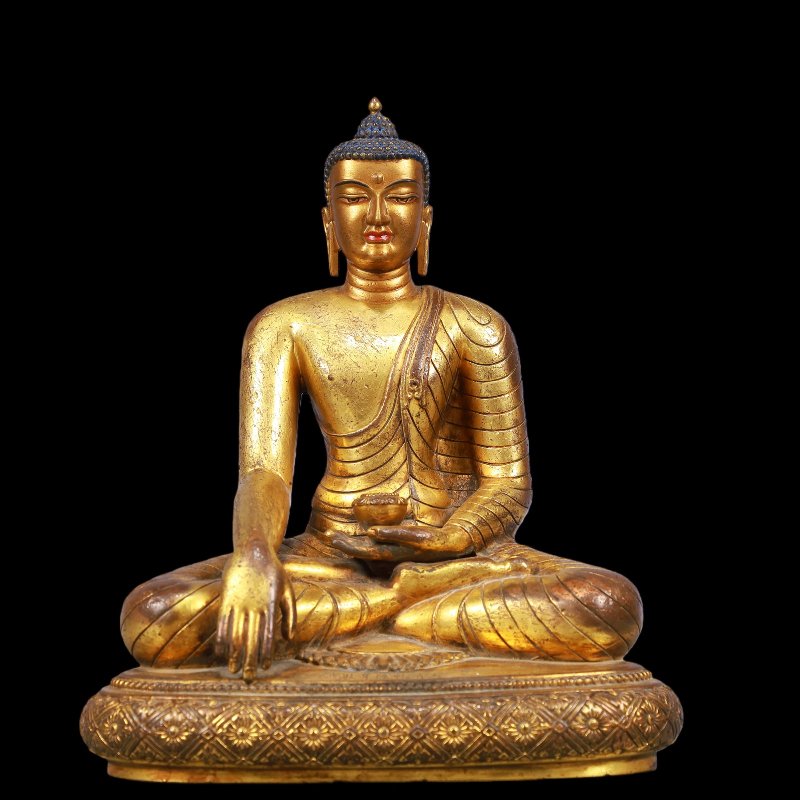 An Exquisite Gilt Bronze Statue of Sakyamuni: An Exquisite Gilt Bronze Statue of Sakyamuni Ming Dynasty, China Size:7.9inx4.7inx13in Weight:3700g铜鎏金释迦摩尼佛像