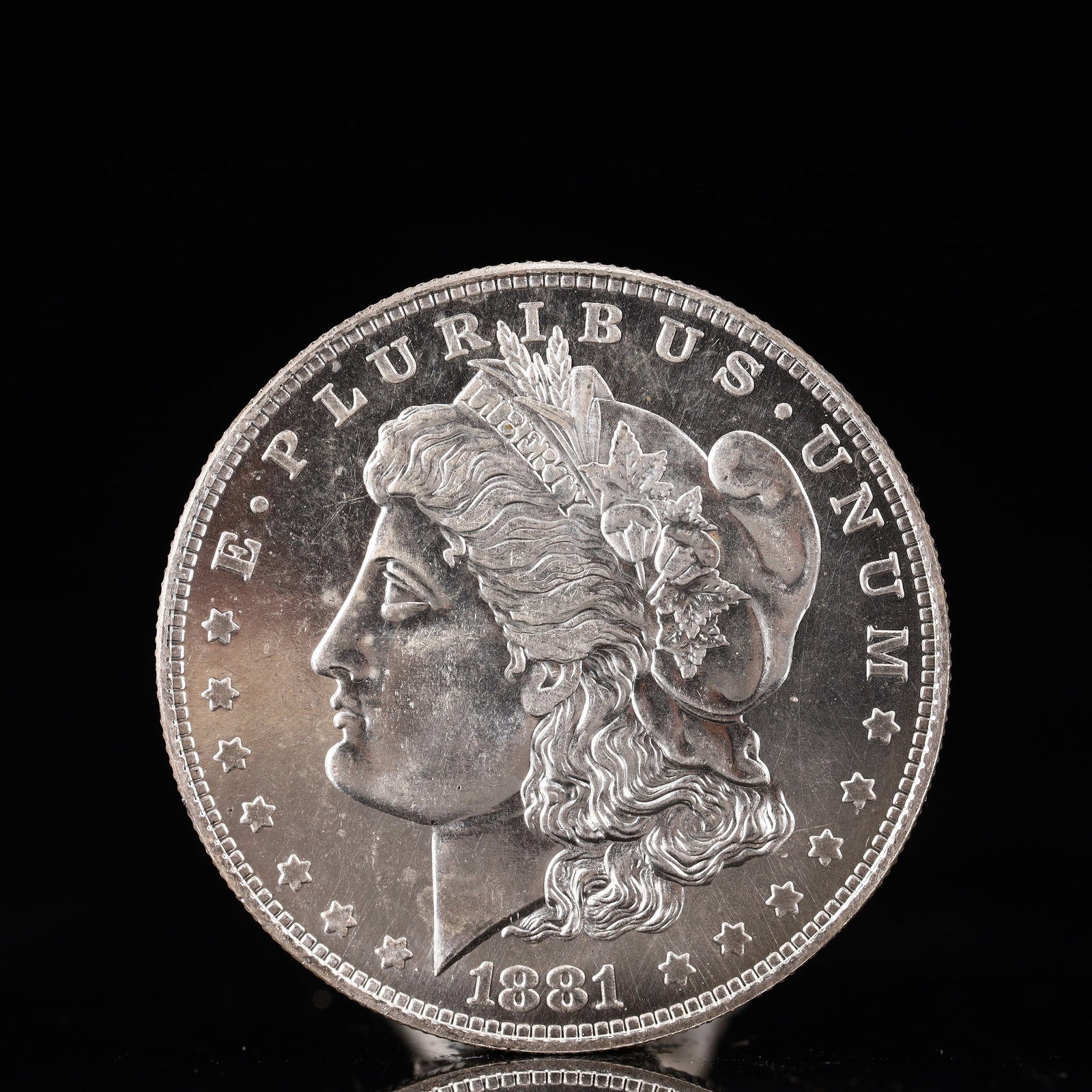USA Morgan Dollar 1881 Coin: Obv: profile bust with date below and E PLURIBUS UNUM legend and stars around. Rev: eagle with In God we trust above within wreath with UNITED STATES OF AMERICA ONE DOLLAR legend. IN GOD WE TRUST / LI