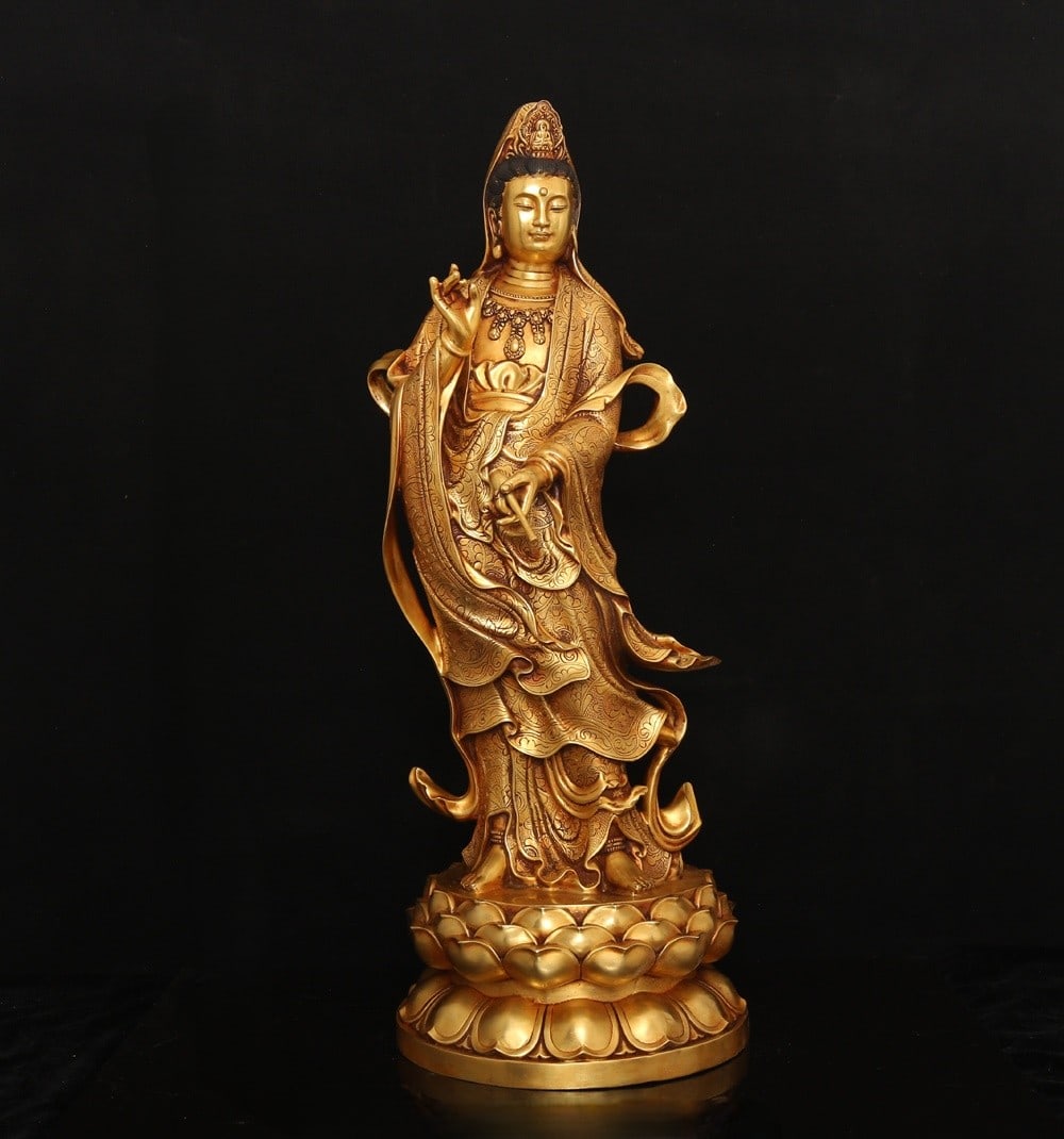 An Exquisite Gilt Bronze Statue of Avalokitesvara Ornament: An Exquisite Gilt Bronze Statue of Avalokitesvara Ornament Ming Dynasty, China Yongle Six-character Mark Size:25.6inx9.4in