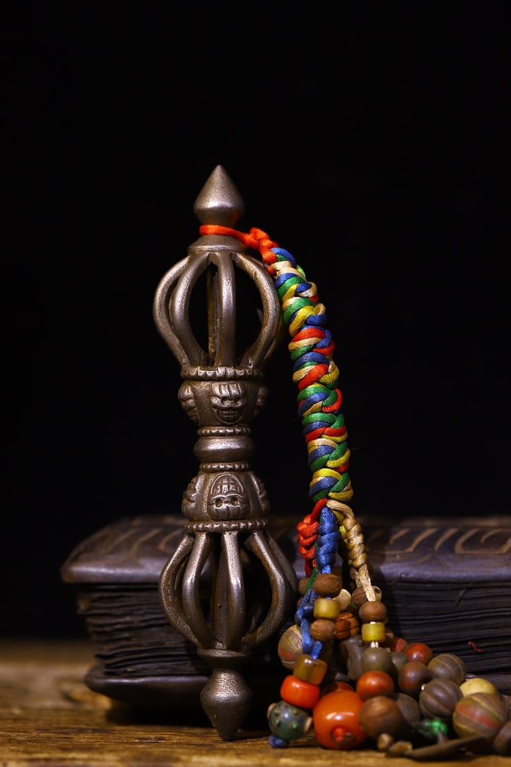 An Exquisite Iron Vajry Pestle Ornament: An Exquisite Iron Vajry Pestle Ornament Qing Dynasty, China Size:7.5inx1.8in Weight:560g铁金刚杵摆件 中国清代 Size:19cmx4.5cm Weight:560g