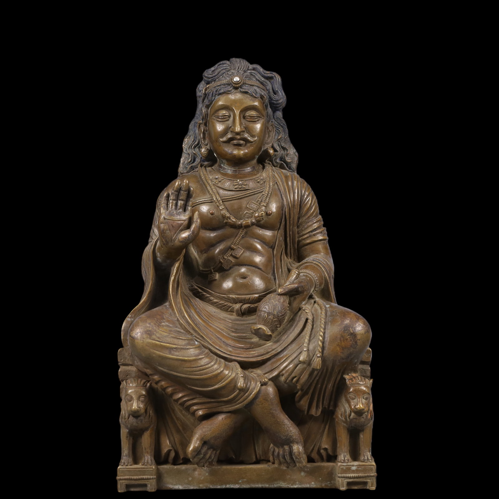 An Exquisite Coppery Statue of Dharma: An Exquisite Coppery Statue of Dharma Ming Dynasty, China Size:7.5inx3.5inx13.2in Weight:6250g铜达摩佛像 中国明代 Size:19cmx9cmx33.5cm