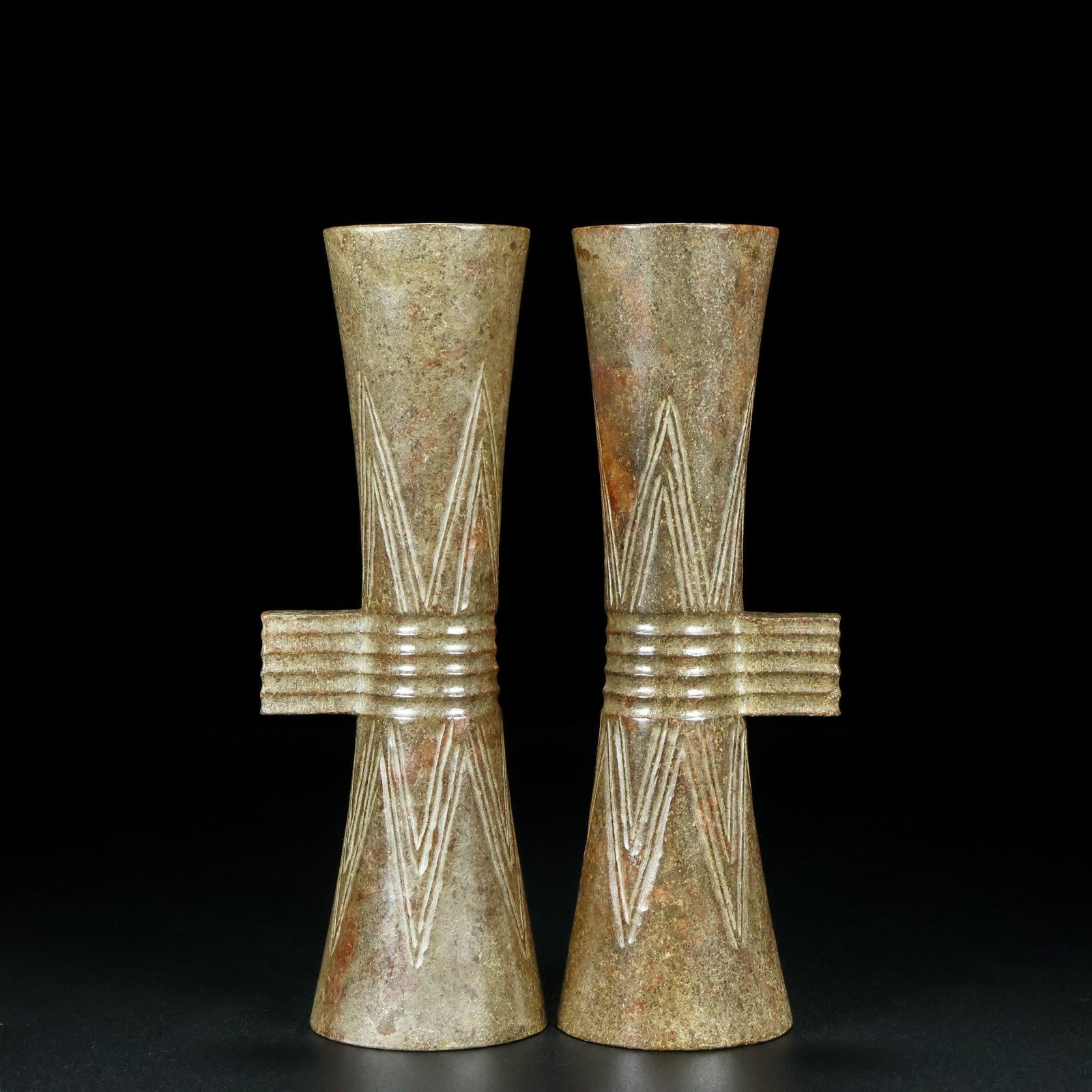 An Exquisite White Jade Vase (1 of 8)