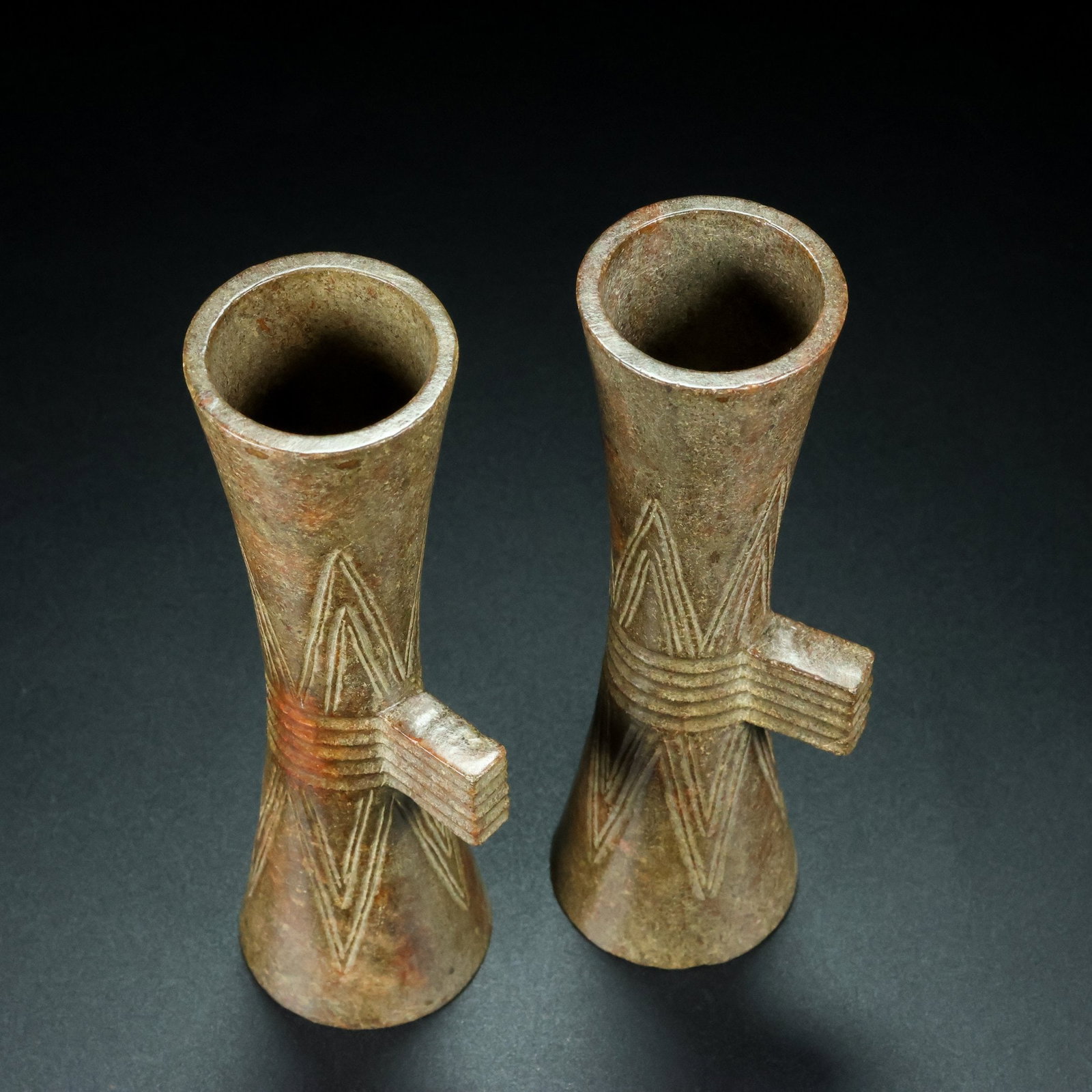 An Exquisite White Jade Vase - 2