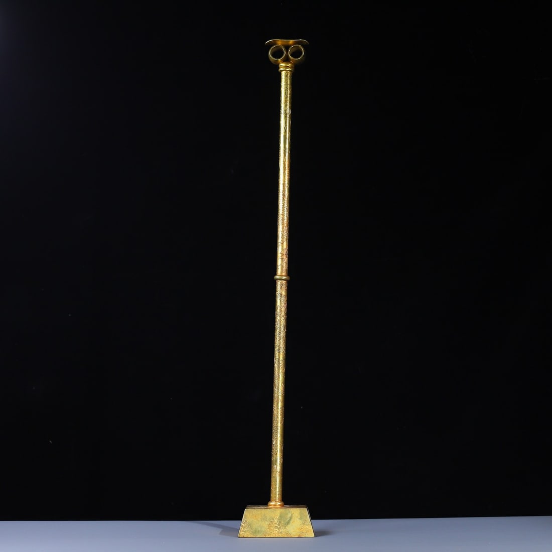 An Exquisite Gilt Bronze Seal: An Exquisite Gilt Bronze Seal Liao Dynasty, China Size:21.1inx3.1in Weight:1364g铜鎏金印章一枚 中国辽代 Size:53.5cmx8cm Weight:1364g