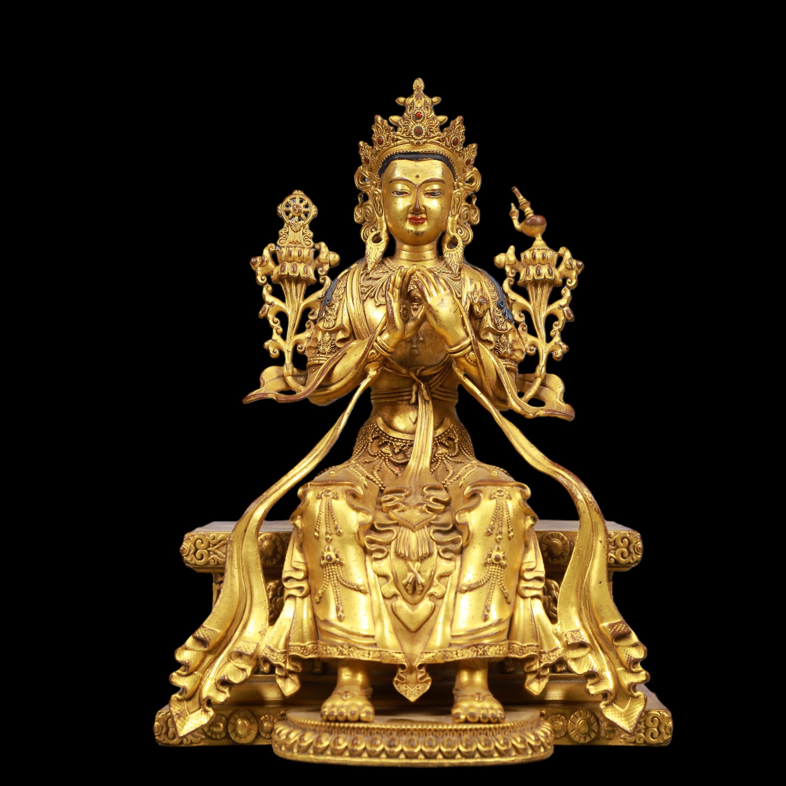 An Exquisite Gilt Bronze Inlaid Gems Statue of Avalokitesvara: An Exquisite Gilt Bronze Inlaid Gems Statue of Avalokitesvara Qing Dynasty, China Size:7.1inx5.7inx9.8in Weight:3750g铜鎏金嵌百宝观音佛像 &#