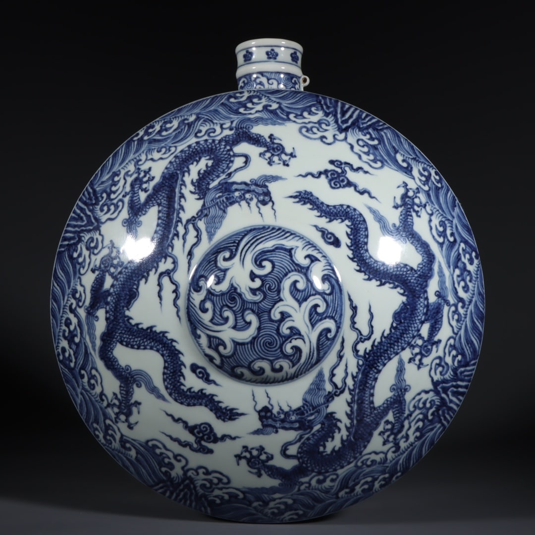 An Exquisite Blue and White Seawater Pattern Dragon Pattern Vase: An Exquisite Blue and White Seawater Pattern Dragon Pattern Vase Ming Dynasty, China Size:6.7inx13.4in青花海水龙纹扁壶 中国明代 