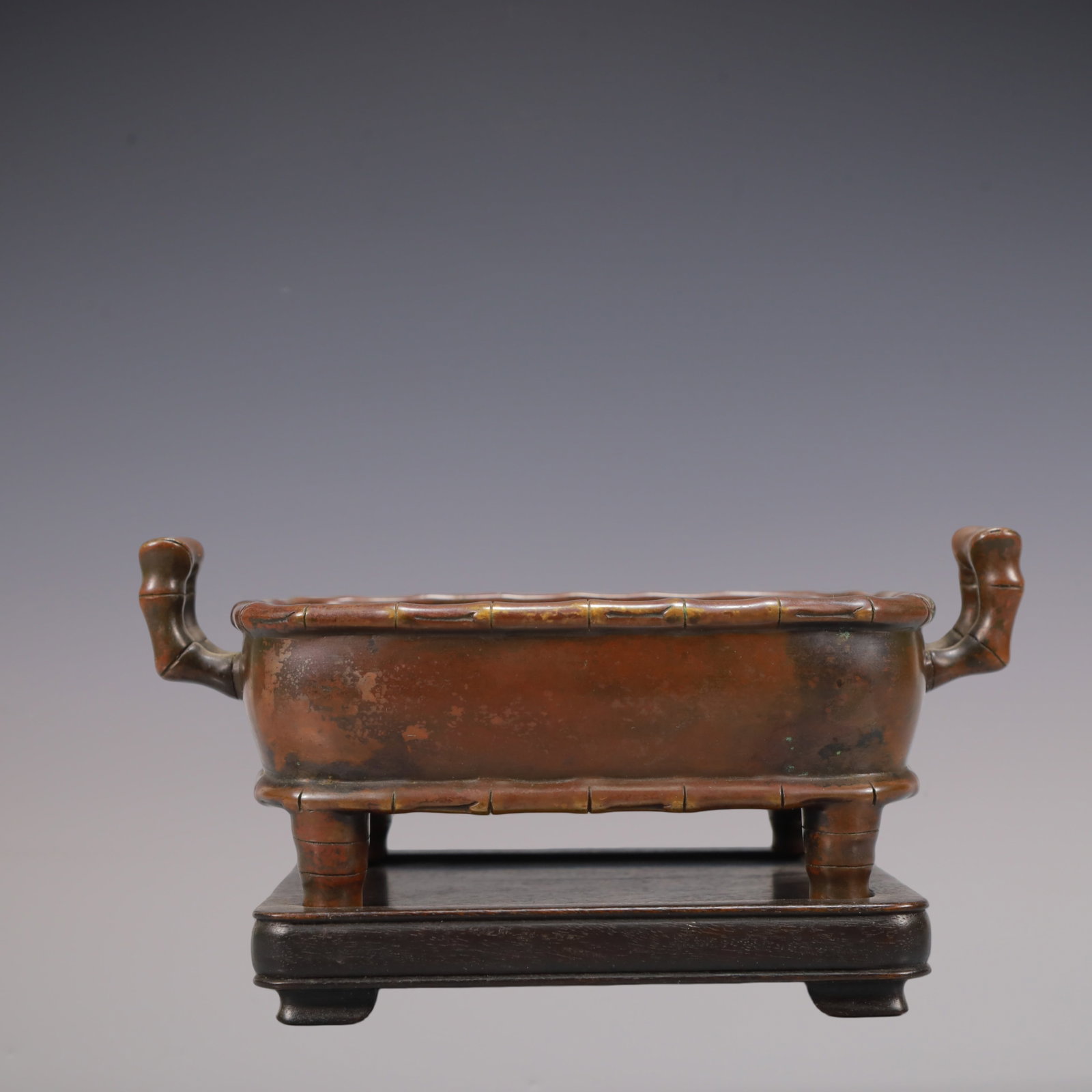 A Exquisite Coppery Double-Ears Censer (1 of 10)