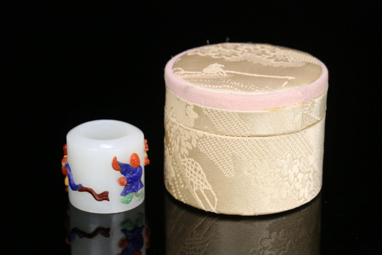 An Exquisite White Jade Inlaid Gems Figure Pattern Ring: An Exquisite White Jade Inlaid Gems Figure Pattern Ring Qing Dynasty, China Size:(inside diameter)8.5in Size:1.3in
