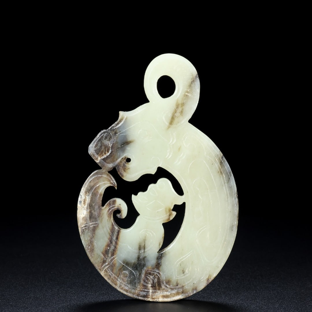An Exquisite White Jade Dragon Ornament: An Exquisite White Jade Dragon Ornament Han Dynasty, China Size:4.3inx2.8inx0.2in Weight:82.5g白玉咬尾龙璧 中国汉代 Size:11cmx7.1cmx0.5cm