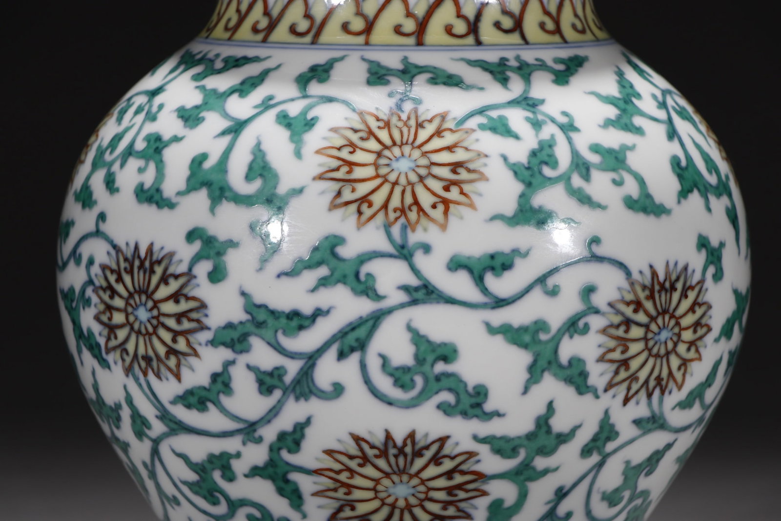 An Exquisite Doucai Lotus Pattern Jar - 3