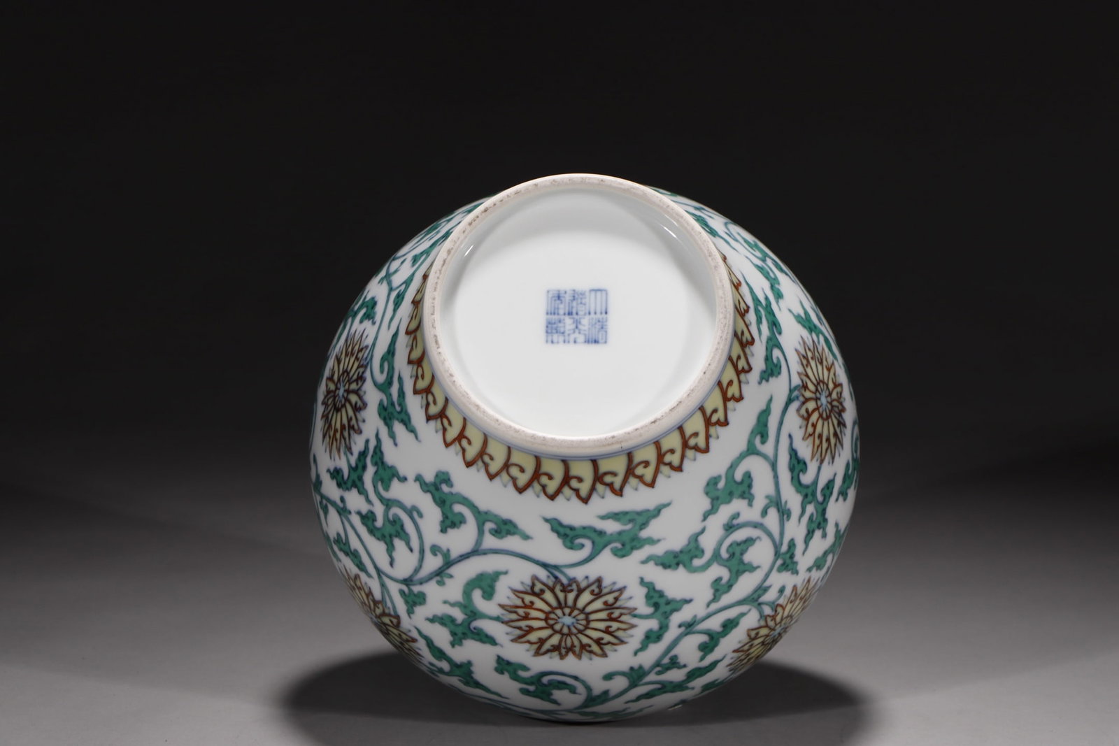 An Exquisite Doucai Lotus Pattern Jar - 9