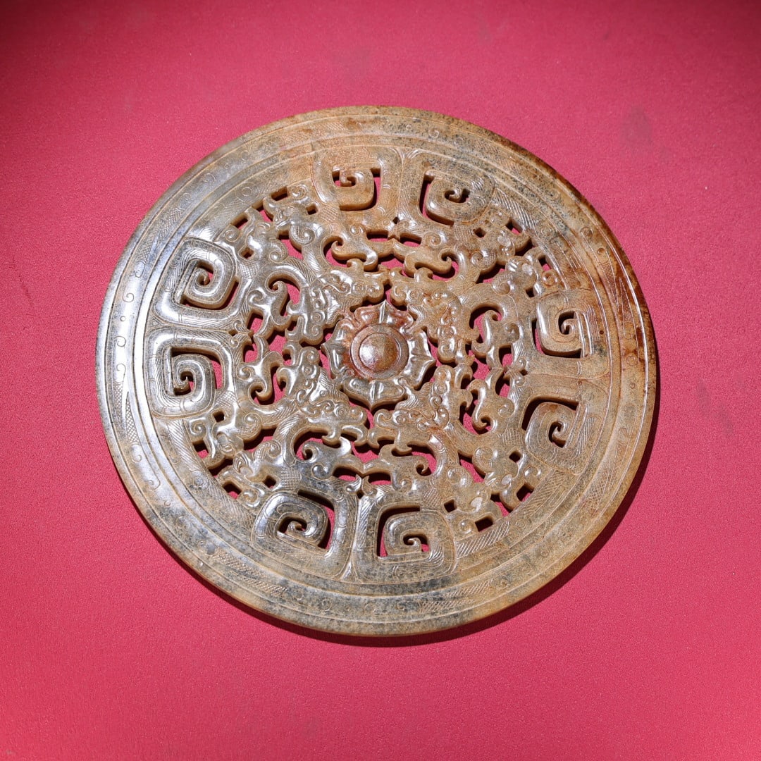 An Exquisite White Jade Dragon Pattern Ornament - 2