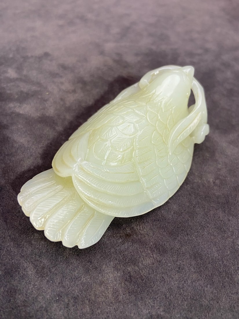 An Exquisite White Jade Bird Hand Piece: An Exquisite White Jade Bird Hand Piece Qing Dynasty, China Size:83mmx48.3mmx26mm Weight:124g白玉报喜鸟手把件 中国清代