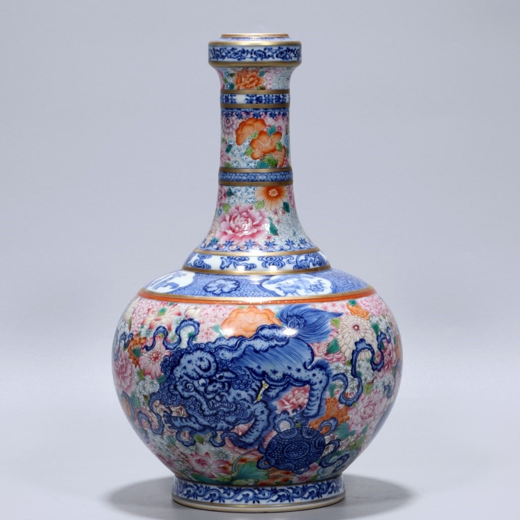 A Exquisite Blue and White Lion Pattern Ruyi Vase: A Exquisite Blue and White Lion Pattern Ruyi Vase,Qing Dynasty, China,Qianlong Six-character Mark,Size:12inx7.5inx1.7inx4.4in,Weight:2034g 青花狮纹如意瓶,