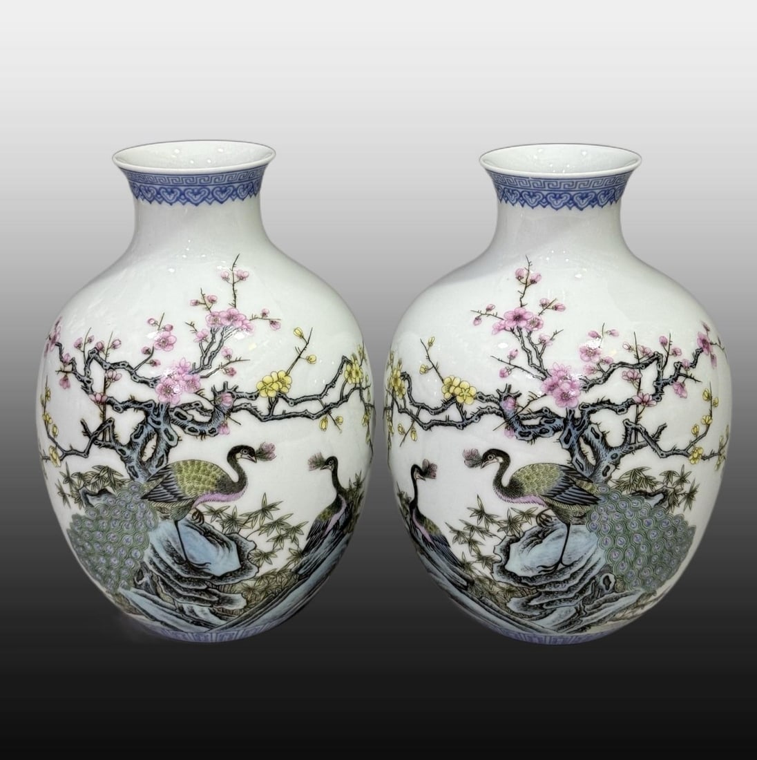 A pair of Exquisite Famille-Rose Flower and Bird Pattern Vase: A pair of Exquisite Famille-Rose Flower and Bird Pattern Vase,Qing Dynasty, China,Qianlong Six-character Mark,Size:6.3in