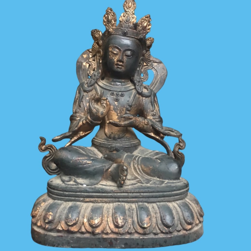 A Exquisite Copper-Bodied Buddha statue Ornament (1 of 9)