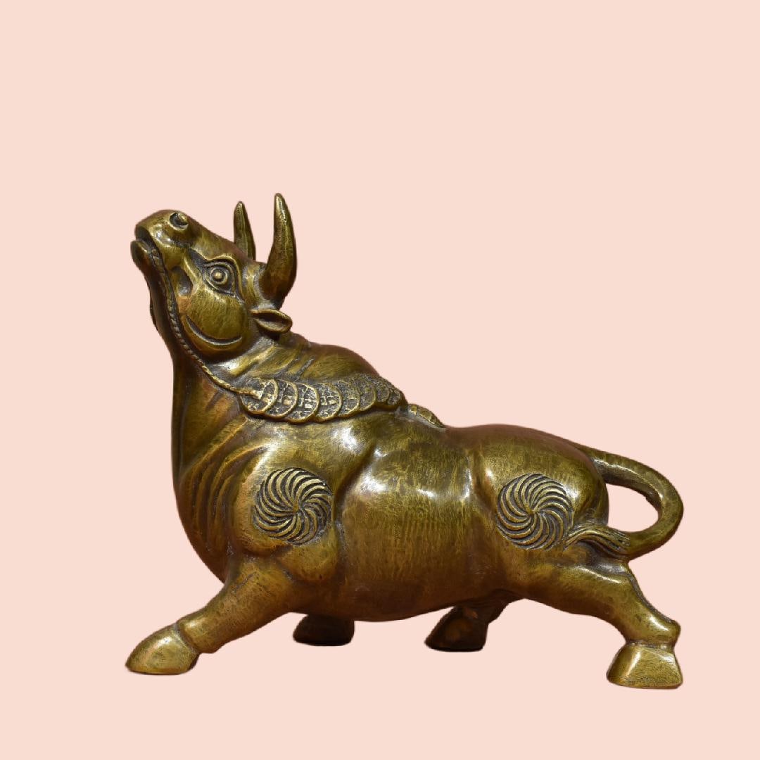 A Exquisite Gilt Bronze Buffalo Ornament: A Exquisite Gilt Bronze Buffalo Ornament,Ming Dynasty, China,Size:8.3inx9.4in,Weight:2880g 铜鎏金牛摆件,中国明代