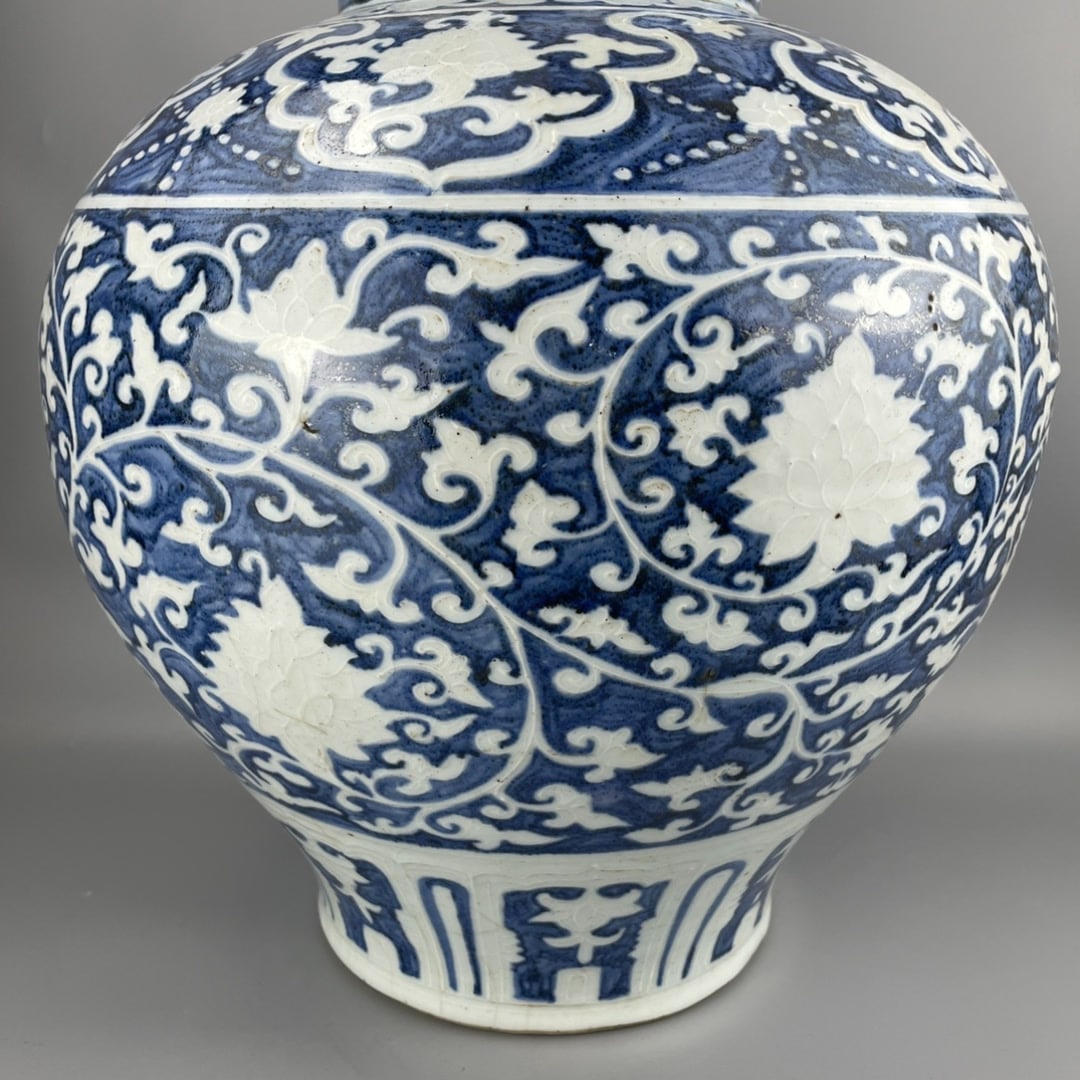 Blue Ground Flower Pattern Jar - 4