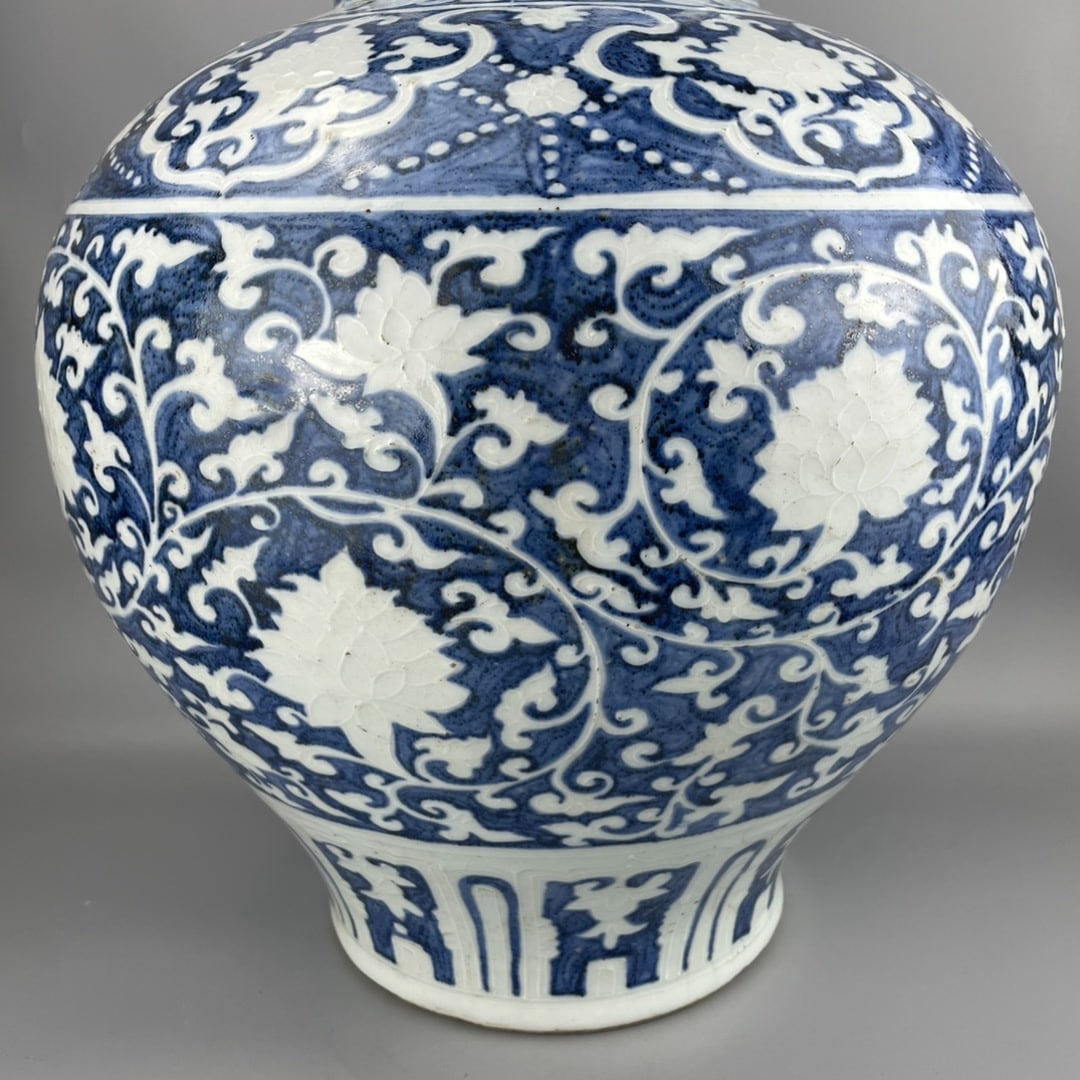 Blue Ground Flower Pattern Jar - 5