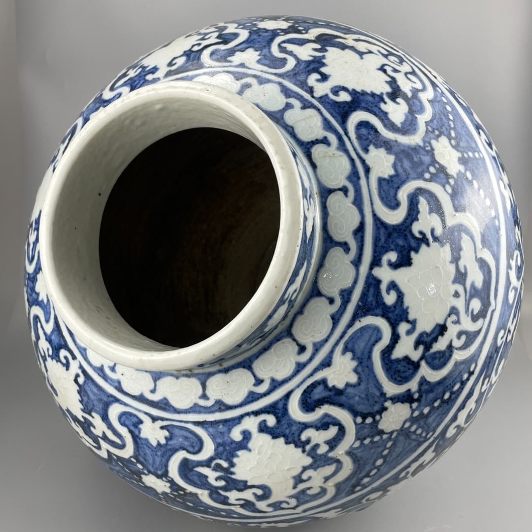 Blue Ground Flower Pattern Jar - 8