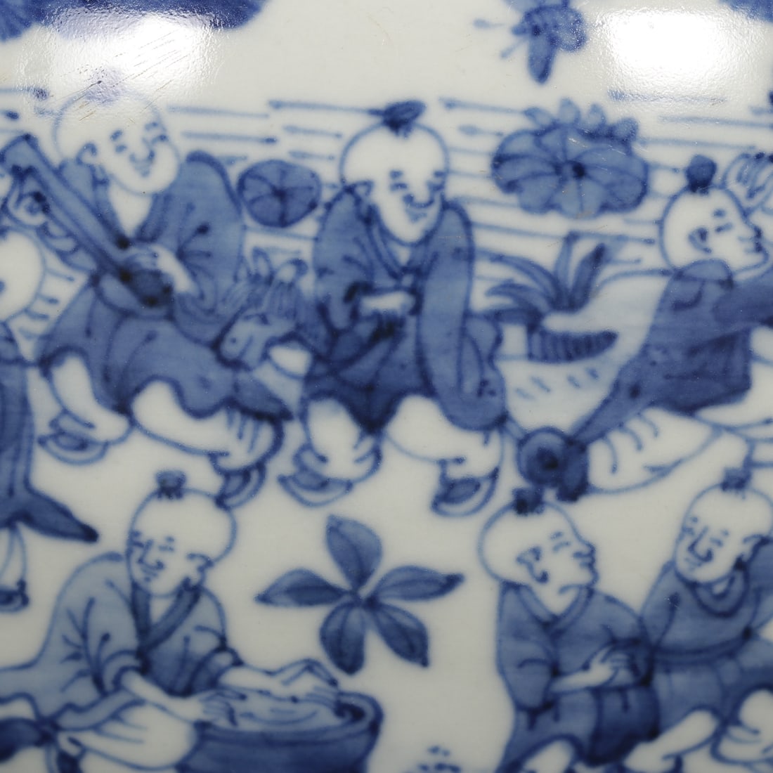 A Exquisite Blue and White Figures Pattern Jar - 3