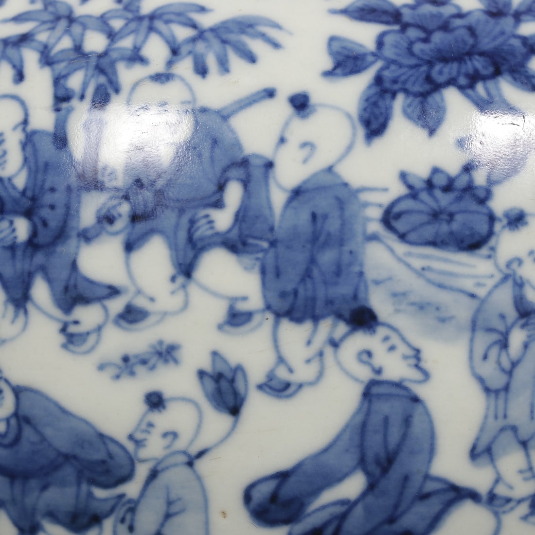 A Exquisite Blue and White Figures Pattern Jar - 5