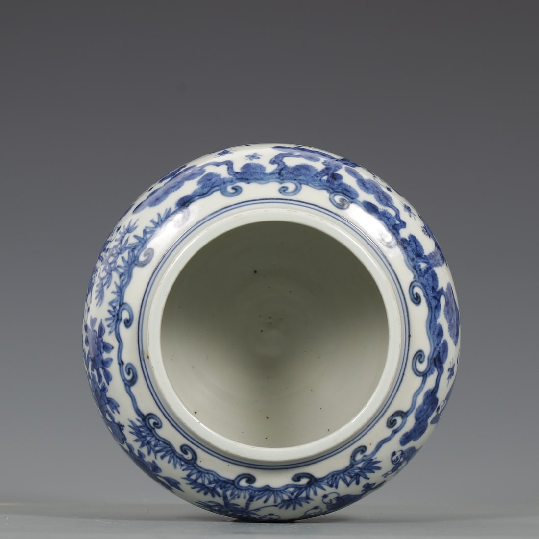 A Exquisite Blue and White Figures Pattern Jar - 8