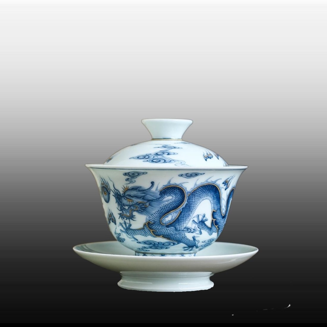 A Exquisite Blue and White Dragon Pattern Bowl: A Exquisite Blue and White Dragon Pattern Bowl,Qing Dynasty, China,Size:3.1inx3.3in 青花龙纹碗,中国清代
