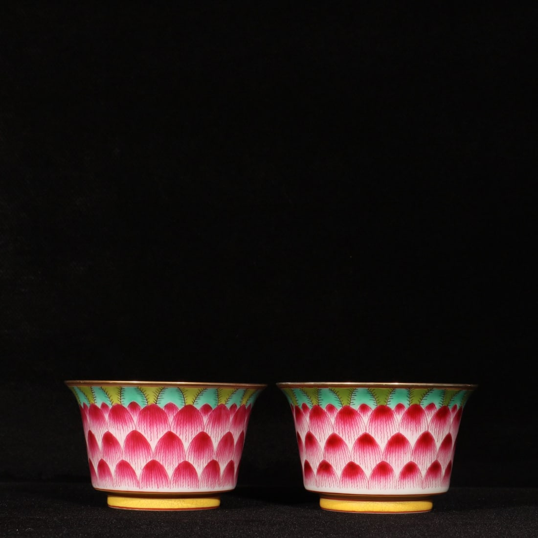 A pair of Exquisite Enamel Painted Gold Lotus Pattern Cup: A pair of Exquisite Enamel Painted Gold Lotus Pattern Cup,Qing Dynasty, China,Qianlong Four-character Mark,Size:2inx3.2in