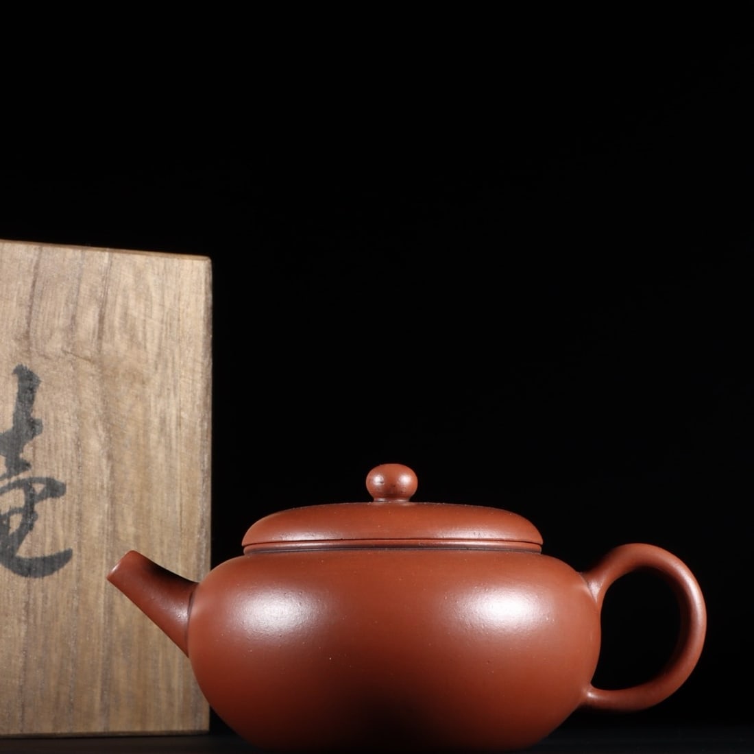 A Exquisite Purple Sands Ewer: A Exquisite Purple Sands Ewer,Ming Dynasty, China,With Mark,Size:2.6inx5in 紫砂壶,中国明代,带款